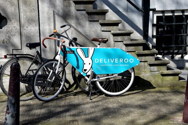Deliveroo - competir en condiciones laborales